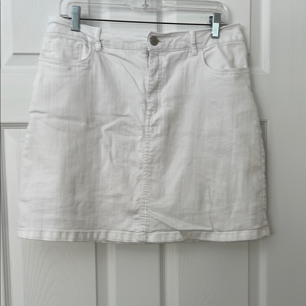 Elegant White Croft & Barrow Denim Skirt - Picture 2 of 9